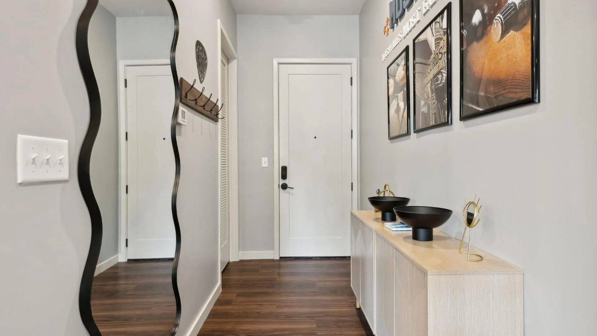 Holiday home The Sound Wave On Music Row Close To Broadway W Pool Nashville United States
